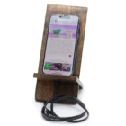 Dřevěný stojan na telefon z mangového dřeva s mobilem a prostorem pro nabíjecí kabel